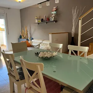 Сasa de vacaciones Cozy House With Pool & Bbq, Cubelles